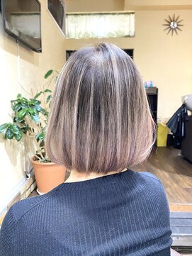 サムブリッジ(SOMEBRIDGE) バレイヤージュ　× ミルクティーカラー　× ボブ　（SOMEBRIDGE