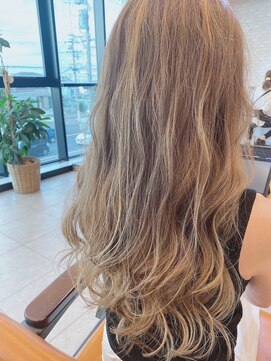 ラナヘアーサロン イワツカ(Lana hair salon IWATSUKA) バレイヤージュでつくる透明感のある柔らかカラー☆