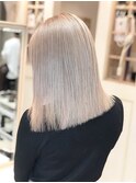 大人っぽい抜け感◎ホワイティアッシュ×切りっぱなしミディアム