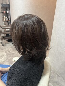 アロウ(ARAW) モードシルバーカラー×レイヤースタイル