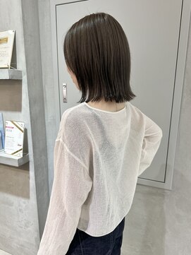 ヨーク(YOKE) YOKE 切りっぱなしボブ外ハネボブ大人ボブアッシュグレージュ