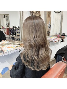 ヘアメイク アンフィ(amphi) 冬オススメ！ゆる巻きベージュカラー..~*＊.