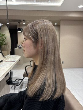 ジーニー 横浜(giinii) ミルクティーベージュ