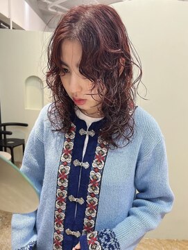 ユー(yew) レッドカラー×ミディアムパーマ
