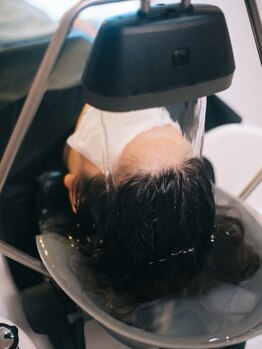 キナコドットドット(kinaco..)の写真/髪と頭皮の汚れをスッキリ洗い流し、艶髪に☆頭皮の血行を促進し、極上の癒しを体感できる。