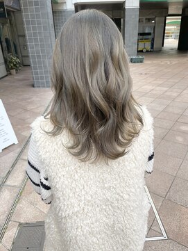 トマト(TOMTO) 【YUYA】レイヤー_韓国風_ミディアム_大人レイヤー_ゆる巻き