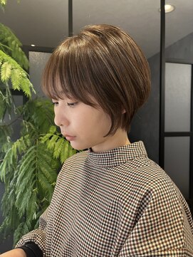 エディー(HEDI) ショートボブミルクティーベージュ