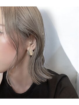 ディア(Dia) 透明感抜群のグレージュベージュ