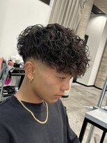 イーラ(era)&nbsp;スペインカールパーマ/メンズ/刈り上げ/眉毛/ツイスト