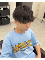 ジーニー 本厚木(Genie) フェザーパーマサーフカール刈り上げセンターパート