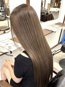 ルイ(ROUIS produced by LUCK 津田沼) ココアグレージュ/ココアベージュ/艶髪/ミルクティーブラウン