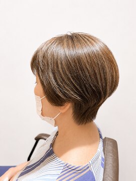 サザエ(SAZAE) 丸みショートで叶える大人の美シルエット
