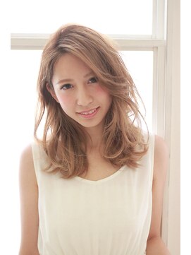 バグズ ヘアデザイン 桔梗が丘店(Baguz HAIR DESIGN) プラチナベージュでリラックスウェーブ