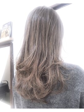 ヘアーアンドアトリエ マール(Hair&Atelier Marl) 【Marlアプリエカラー】プラチナグレージュのハイライト