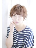 カジュアルショートの外ハネスタイル