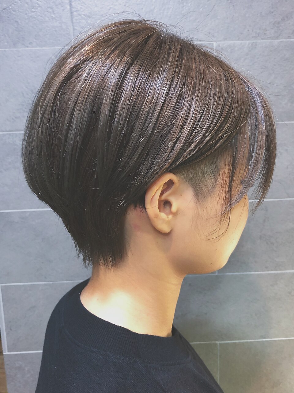 女子のツーブロック前下がりショート：L021721226｜フォルメージ