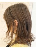 くすみカラーのカーキベージュ
