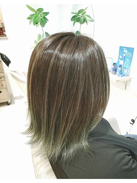 グラデーションカラー ハイライト オリーブ グリーン系カラー L チェルシーヘアーデザイン Chelsea Hair Design のヘアカタログ ホットペッパービューティー