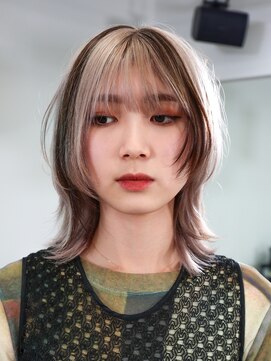 プネル(punel) ローライトウルフレイヤーウルフカットケアブリーチ佐藤