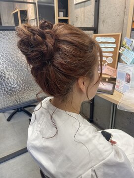 リタ 枚方(Rita) 20代30代大人可愛い♪お呼ばれゆるふわお団子アレンジ