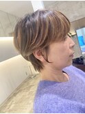 耳かけショート×白髪ぼかしハイライトカラー