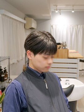 グットルーズトウキョウ(GOOD LOOSE TOKYO) 前髪以外センターパートベースのリバースシースルーマッシュ