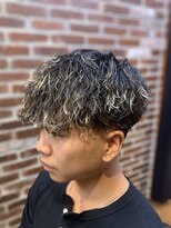 ミリオンバックス 神田店(Million Bucks)&nbsp;波巻き/ハイライト/マッシュパーマ/ウルフ[メンズ/神田/眉毛]