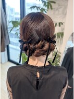 ケファ(Kepa)&nbsp;タイト×ツインのスタイルで大人可愛いオケージョンヘア
