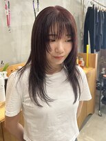 ニディ(Nide)&nbsp;ロングステップレイヤーカット｜レイヤーカット｜ワインレッド
