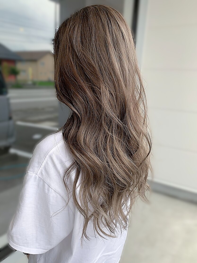 20代30代大人かわいいモカベージュナチュラルロングヘアー美肌