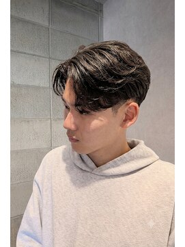 ワンワンオー バーバーショップ コンチネンタル(@110 BARBER SHOP continental) かきあげセンターパートフェザーショート
