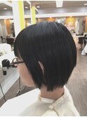 黒髪フェザーボブ、グレージュショート、ノームコア