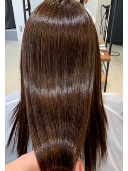 ヘアーサロン フーガ 春日部店(HAIR SALON fuuga)の写真/前髪だけ、表面だけなどのポイントストレート／全体の縮毛矯正／髪質改善ストレートの3種類◎ご相談下さい!