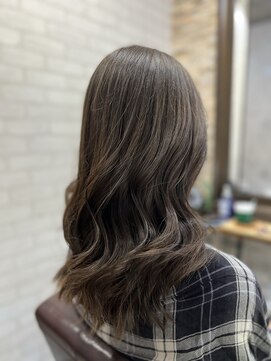 アトリエナガノ(atelier nagano) ニュアンスカラー/センターパート/ツヤ髪スタイル/ブルージュ