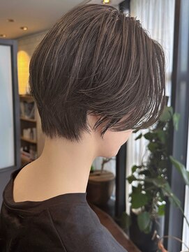 フー(hu) 前髪なし　前下がり　ショート　グレージュ