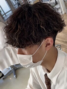 ウェイビーエフティフィフス 横浜西口(WAVEY ft.fifth) 波巻きスパイラルパーマメンズマッシュツーブロックメンズパーマ