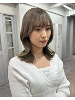 ベージュ
