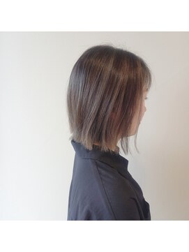 ヴァンカウンシル 伊那(VAN COUNCIL) シルバーアッシュ&くびれ系ボブ