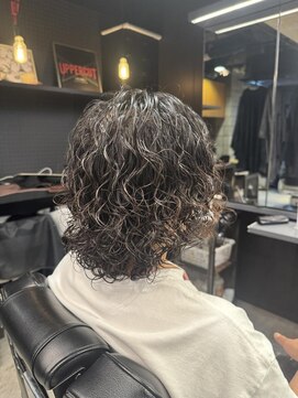 フランクスバーバー アンド ビアークラブ(FRANK'S BARBER and BEER CLUB) スパイキーショート/フェザーパーマ/サーフカール/有楽町