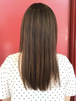 【髪質改善】《コスメクリーム》でクセを整えながら艶のある仕上がりに！うねりも自然なストレートヘアへ♪