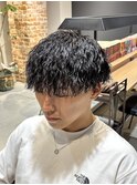 ツイストスパイラル縦落ちパーマラウンドマッシュ