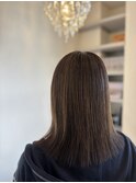 しなやかに揺れる艶ストレート