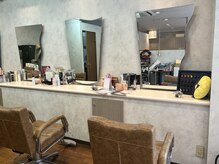 マンツーマンの落ち着いた店内です