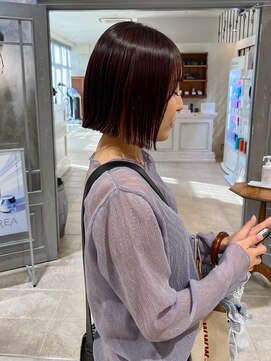 オルガン(Organ) 深みのある赤系カラーと切りっぱなしボブ