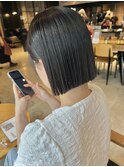 20代30代40代前下がりストレート小顔補正立体カット