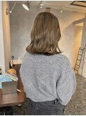 オリーブベージュ