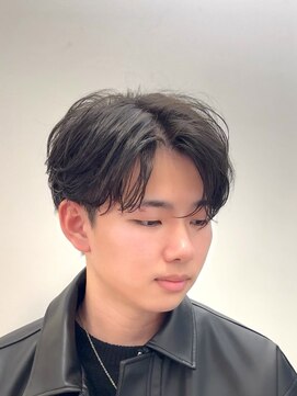 リンダ(LYNDA) センターパート/フェザーショート/ニュアンスパーマ/シースルー