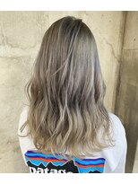 ガルボ ヘアー(garbo hair) 艶髪 グレージュカラー 艶髪