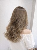 透明感ベージュ × 繊細ハイライト