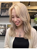 グッドフェローズ キタホリエ(GoodFellas kitahorie)&nbsp;レイヤーカットの透明感ハイトーンミディブリーチデザインカラー